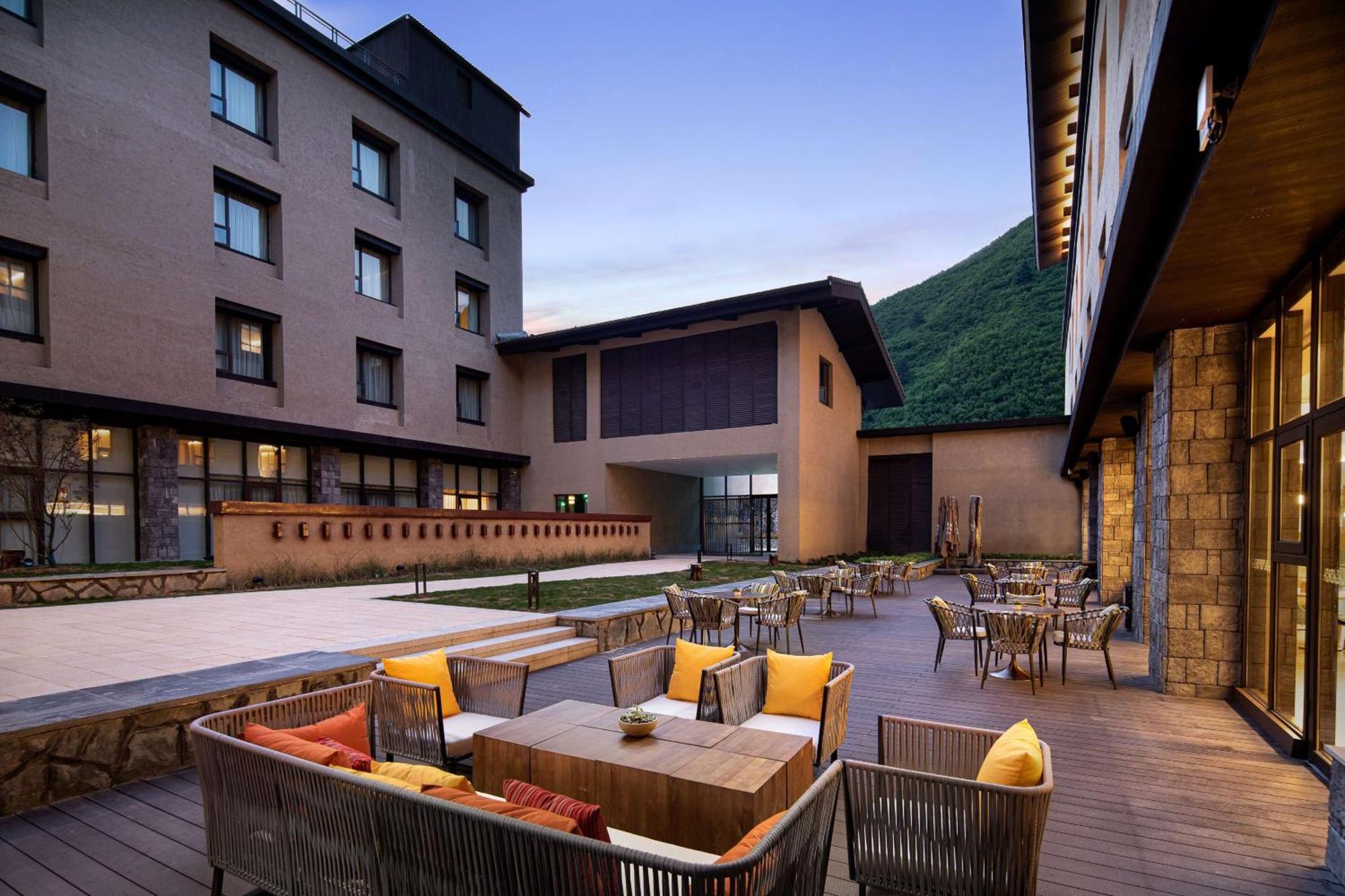 Hilton Garden Inn Jiuzhaigou Exterior photo